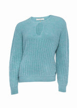 Afbeelding in Gallery-weergave laden, Groene Trui, Dame Blanche Trui Cato 996 Macu Pool is een modieuze trui met een knoopje als leuk detail bij de hals. De trui heeft 2 verschillende soorten breisteken. Deze prachtige trui is in verschillende kleuren verkrijgbaar: Pink, Pool.