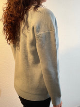 Afbeelding in Gallery-weergave laden, Lichtblauw vest van My Favourite Piece zijn van een heerlijk zachte stof, een mooie knitwear. Prachtige items van viscose, goed te combineren met een travel blouse, top en broek!