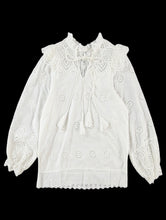 Afbeelding in Gallery-weergave laden, Blousetop Broderie Kwastjes Offwhite
