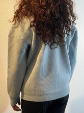 Afbeelding in Gallery-weergave laden, Lichtblauw vest van My Favourite Piece zijn van een heerlijk zachte stof, een mooie knitwear. Prachtige items van viscose, goed te combineren met een travel blouse, top en broek!