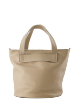 Load image into Gallery viewer, Taupe Tas Rose Classic Grain is een vrouwelijke lederen handtas. De leren handtas wordt geleverd met een lang verstelbaar hengsel en heeft een zijvakje met rits aan de binnenkant. Tas Rose wordt gesloten met een ritssluiting.