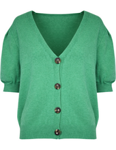 Load image into Gallery viewer, Vest van fijn gebreid, zacht materiaal, viscose. Het vest heeft een V-hals en aan het voorpand 4 grote kunststof knopen. Het vest heeft rib gebreide boorden en is verkrijgbaar in één maat. Lengte vest is 62cm, is verkrijgbaar in één maat, geschikt voor S/M/L. Vest Mali is verkrijgbaar in verschillende kleuren: Oranje, Groen, Wit.