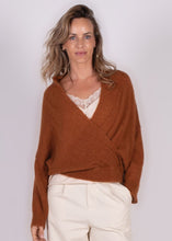 Afbeelding in Gallery-weergave laden, Cardigan Overslag Narvik Cinnamon

