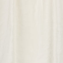 Load image into Gallery viewer, Off White Blouse van de Jane Lushka Collectie. Romi Blouse is een vrouwelijke blouse met kraag, knoopjes en heeft een lage mouwinzet. Deze elegante blouse is vrouwelijk en tijdloos en is vervaardigd van een glad materiaal en heeft een chique uitstraling.
