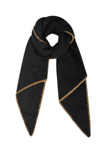 Load image into Gallery viewer, Zwarte Sjaal met bruine stiksels. Warm en cosy, perfect voor aankomend seizoen. De sjaal is groot waardoor je de sjaal op meerdere manieren kunt dragen. Deze trendy sjaal is lekker zacht en gemaakt van acryl en is verkrijgbaar in verschillende kleuren, roze, wit, zwart en beige/taupe. Lengte van de sjaal is 180cm x 50cm.
