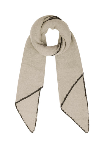 Beige/Taupe Sjaal met zwarte stiksels. Warm en cosy, perfect voor aankomend seizoen. De sjaal is groot waardoor je de sjaal op meerdere manieren kunt dragen. Deze trendy sjaal is lekker zacht en gemaakt van acryl en is verkrijgbaar in verschillende kleuren, roze, wit, zwart en beige/taupe. Lengte van de sjaal is 180cm x 50cm.