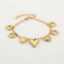 Load image into Gallery viewer, Bedel Armband met bolletjes en Hartjes
