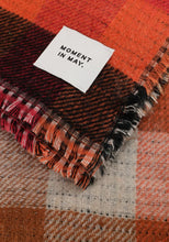 Load image into Gallery viewer, Sjaal Galbury Tangarine Orange
