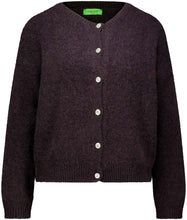 Afbeelding in Gallery-weergave laden, Aubergine Vest Grande Chic in de kleur Aubergine. Vest met ronde hals, lange mouwen en knoopjes. Super Zacht Vest en Trui ineen, nu al een bestseller! Grande Chic Vest is verkrijgbaar in verschillende kleuren.
