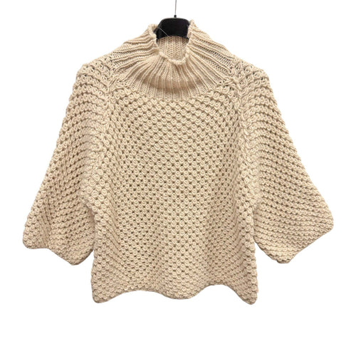 Beige Trui Grofgebreid met turtle neck en mooi gebreid patroon met 3/4 wijde mouwen. Het zachte breisel met luxe uitstraling maakt jouw outfit af. Bestel nu!