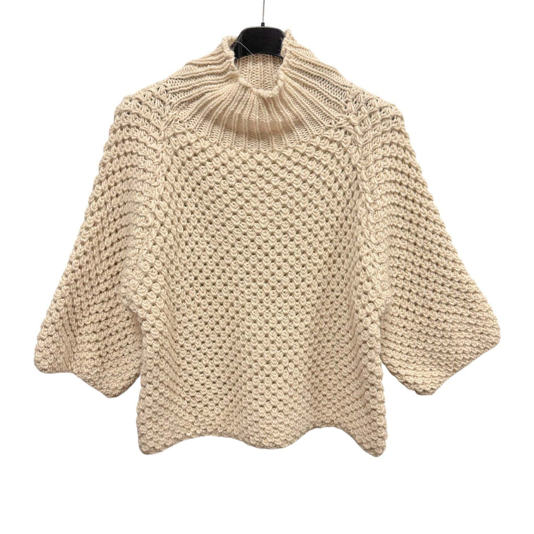 Beige Trui Grofgebreid met turtle neck en mooi gebreid patroon met 3/4 wijde mouwen. Het zachte breisel met luxe uitstraling maakt jouw outfit af. Bestel nu!