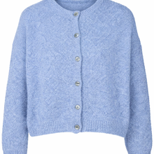 Load image into Gallery viewer, Lichtblauw Vest 'For Her' van So Beau by Beauregard in de kleur Blue Clair (2509). Vest met een ronde hals, lange mouwen en knoopjes om het vest eventueel te sluiten, om het als trui te dragen. Vest is verkrijgbaar in verschillende kleuren. Super Zacht Vest, is nu al een van onze bestsellers!
