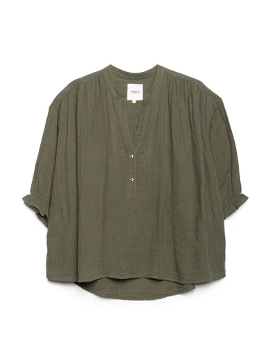 Groene Blouse Top Bauke van de Moment Amsterdam Collectie is een top met V-hals, korte mouwen met ruches in een prachtige groene kleur. Deze katoenen blouse top heeft twee knoopjes tot halverwege de blouse en is van een mooie zachte katoen.