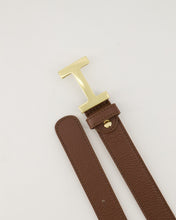 Afbeelding in Gallery-weergave laden, Bruine Lederen Riem Hera Large is vervaardigd van prachtig italiaans leder met een goudkleurige H-gesp en een haaksluiting. Riem Hera is te dragen als broekriem, is 3 cm breed en verkrijgbaar in verschillende lengtes. De riem is eventueel in te korten door middel van een schroef op de kop.
