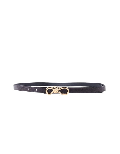 Bruine Riem Bowy is een elegante en verfijnde riem in kleur coffee, vervaardigd van 100% hoogwaardig leer met een unieke goudkleurige knoopsluiting. Bestel nu!