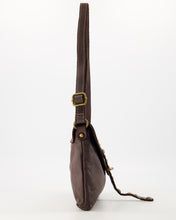 Afbeelding in Gallery-weergave laden, Bruine Tas Millen met bronskleurige studs
