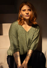 Afbeelding in Gallery-weergave laden, Beauregard Glitter Top Olive
