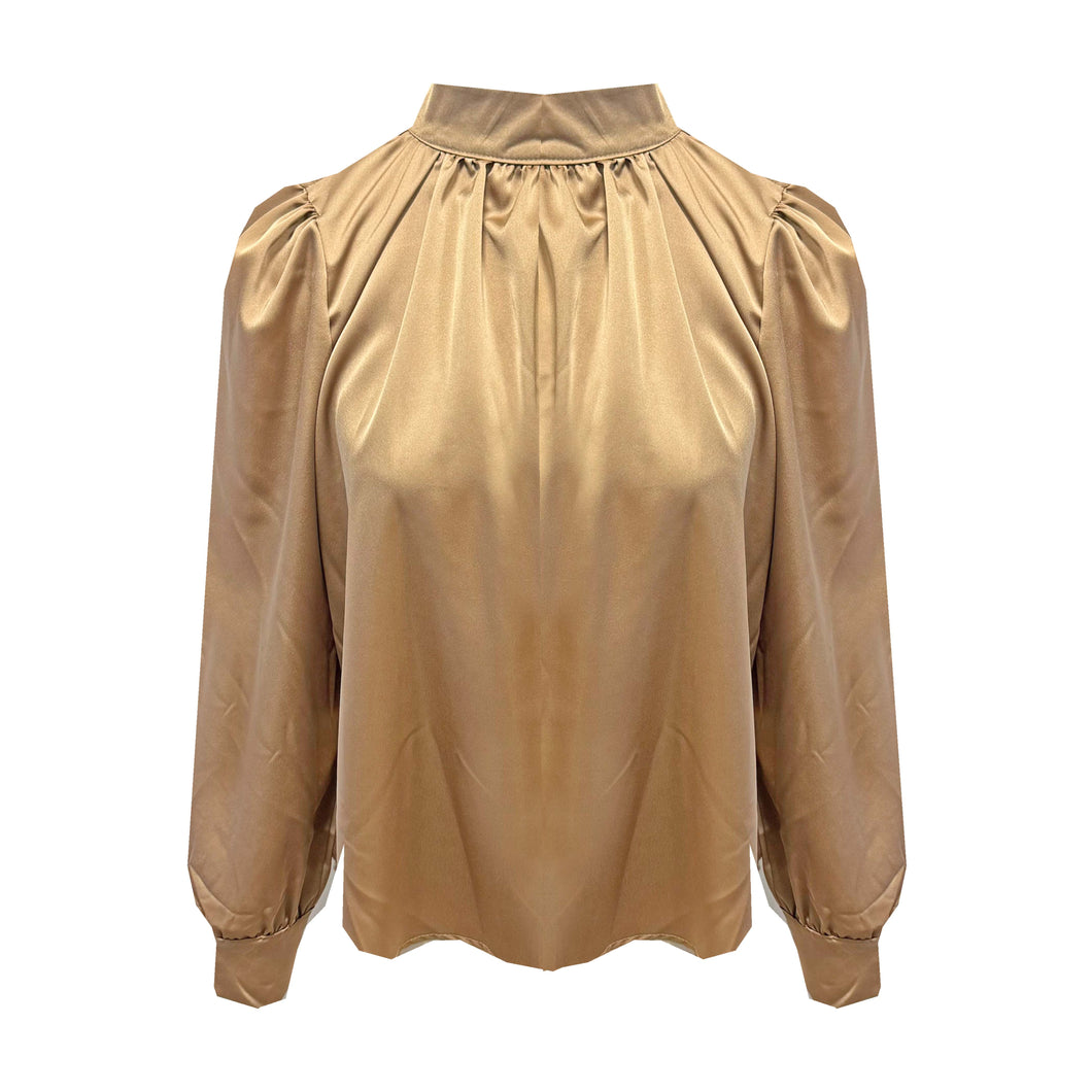 Camel Glanzende Satijnen Blouse met Pofschouders en Hoge Kraag.
Elegante blouse van glanzende satijnstof met vrouwelijke pofschouders, een chique hoge kraag en twee knoopjes in de nek. De soepelvallende stof geeft een luxe uitstraling en voelt zacht aan op de huid. Perfect te combineren met een rok of pantalon voor een stijlvolle kantoorlook of een feestelijke outfit.