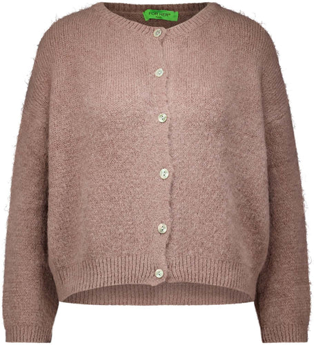 Bruin Camel Vest Grande Chic in de kleur Brun. Vest met ronde hals, lange mouwen en knoopjes. Super Zacht Vest en Trui ineen, nu al een bestseller! 
Grande Chic Vest van Beauregard is verkrijgbaar in verschillende kleuren.