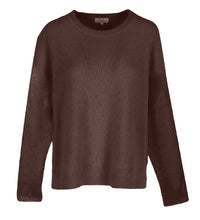 Load image into Gallery viewer, Bruine Trui, Sweater Mary Brown van Cycleur de Luxe is een luxueuze trui van angorawol, gedekte knopen onderkant. Angora combineert zachtheid en elegantie.
