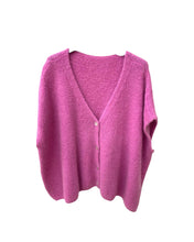 Afbeelding in Gallery-weergave laden, Superleuk Oversized Vest! Vest Juul is verkrijgbaar in verschillende kleuren: ecru, groen, mauve en is te dragen van maat S t/m XXL.
