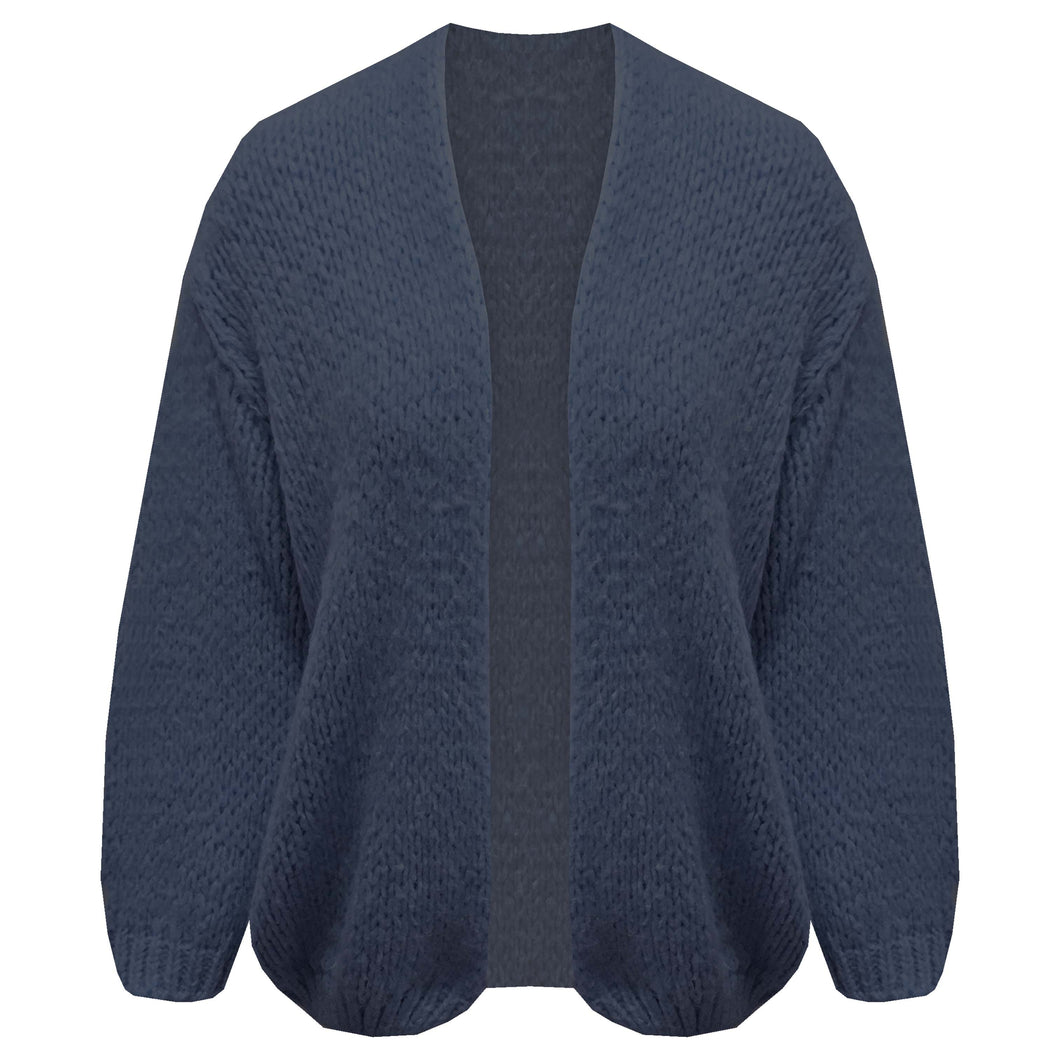 Donkerblauw Vest, een oversized grofgebreid vest met pofmouwen. Vest is one size, draagbaar van maat S t/m XXL en is verkrijgbaar in verschillende kleuren. Vest kriebelt en pikt niet!