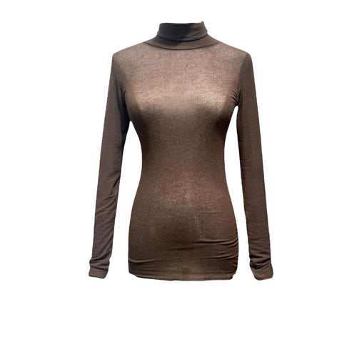 Bruine Dunne Trui Coco, is een super fijngebreid truitje met een colletje en lange mouwen. Trui Coco is translucent, vervaardigd van een mooie cashmere blend en is in verschillende kleuren verkrijgbaar: bruin, beige, blauw, zwart, bordeaux.