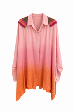 Load image into Gallery viewer, Blouse Oversized Embroiderie Roze
