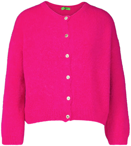 Felroze Vest Grande Chic in de kleur Fuchsia. Vest met ronde hals, lange mouwen en knoopjes. Super Zacht Vest en Trui ineen, nu al een bestseller! 
Grande Chic Vest is verkrijgbaar in verschillende kleuren.