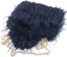 Load image into Gallery viewer, Navy Tas, Superleuke Fluffy Tas is een zachte, pluizige handtas in een geweldige kleur! De tas heeft twee hengsels en een afneembare goudkleurige ketting, is gevoerd en heeft een magneetsluiting. Ze voelen aaibaar aan en geven je festival outfit een speelse look! 
Tas Fluffy is verkrijgbaar in verschillende kleuren: Pink, Green, Navy.

