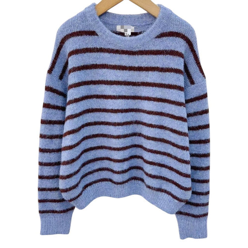 Blauwe Trui Gestreept, in de vrolijke kleurencombinatie blauw met bruin. Knitwear Trui met boothals, lange mouwen en ronde boord. Superleuke trendy en speelse trui!