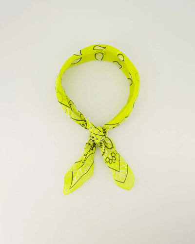 Veelzijdige Sjaal van Astrid Groot is een leuke sjaal met print. Een leuke accessoire om op verschillende manieren te dragen, om je nek, in het haar of aan een tas. 
Deze sjaal is in verschillende kleuren verkrijgbaar: Kelly Green, Geel, Jeansblauw, Fuchsia.