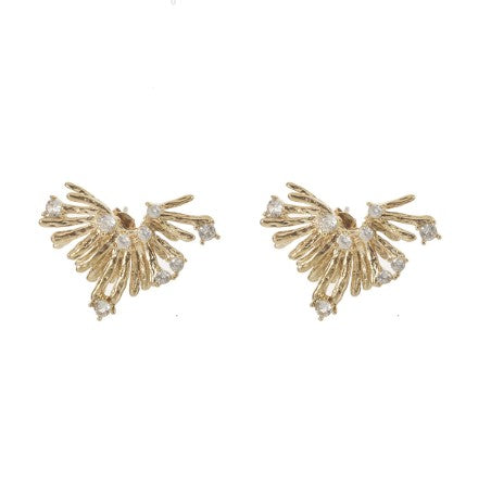 Goudkleurige Oorbellen Flower Bright Gold van by Jam Giojelli, type oorstekers, zijn prachtige goudkleurige oorbellen in de vorm van een bloem met fantasie steentjes. 
Deze oorbellen zijn van stainless steel en hebben een afmeting van 4cm x 3cm. Een ware eyecatcher, deze statement oorbellen.