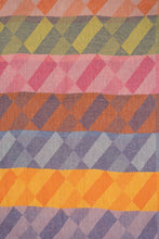 Afbeelding in Gallery-weergave laden, Multicolor Sjaal 105 Mandarin Red met item referentie 22.203-24 is een prachtige lange sjaal met afmeting 180cm x 80cm van de Moment Amsterdam Collectie in verschillende warme kleuren oranje, rood, geel, roze en blauw. Met deze multi kleuren sjaal kun jij elke outfit compleet maken. 

