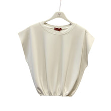 Afbeelding in Gallery-weergave laden, Superleuk Ballon T-shirt van Mooij. Deze cropped top met elastieken band is een echte must-have en verkrijgbaar in verschillende kleuren. Een comfortabele top met kap mouwen, geschikt voor maten S t/m XL
