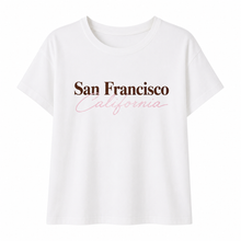 Afbeelding in Gallery-weergave laden, Wit t-shirt met korte mouwen en opdruk San Francisco California. Een ideaal t-shirt voor warme dagen. Deze top is te dragen van maat S t/m XL.
