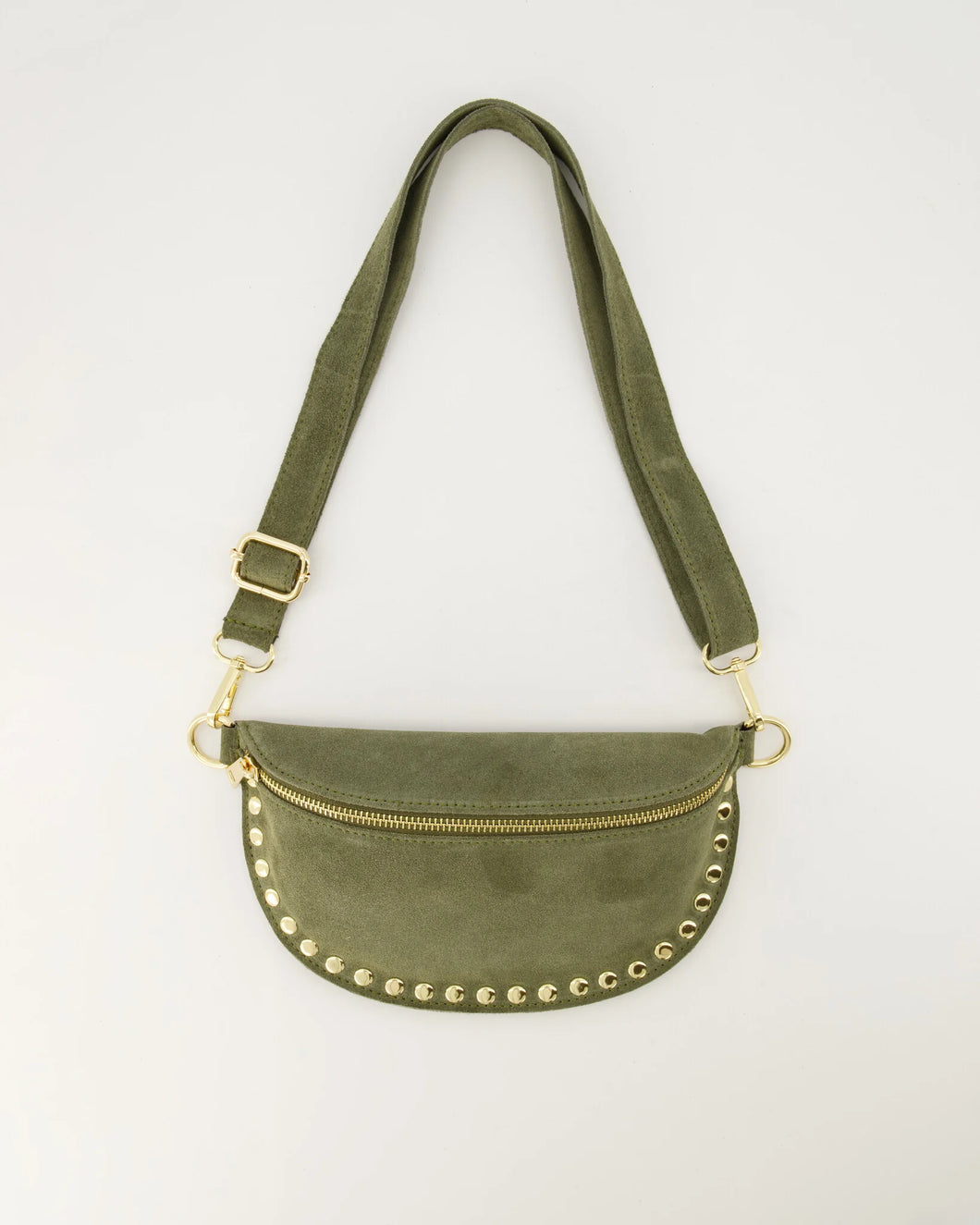 Groene Tas Debby is een groene lederen heuptas / crossbody tas, gemaakt van suède leer met studs. 