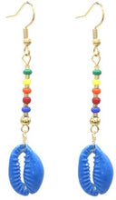 Load image into Gallery viewer, Oorbellen Colorful Shell zijn langere oorbellen met gekleurde beads, kraaltjes en een schelpje als hanger. Deze gekleurde oorbellen, type oorhangers, hebben een lengte van ca. 6cm. Oorbellen Colorful Shell zijn verkrijgbaar in verschillende kleuren.

