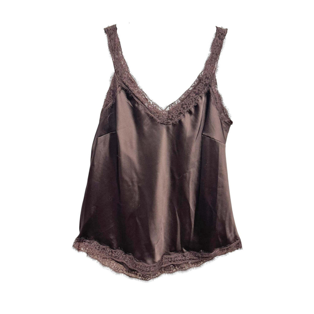 Oversized satijnen top / hemd met kant. Deze top is tijdloos en kan het gehele jaar door gedragen worden, als mooie basistop.