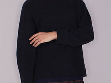 Load image into Gallery viewer, Oversized Pullover LAMIA in Navy met knoopdetails, zachte kwaliteit en een comfortabele, tijdloze pasvorm.
