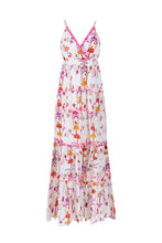 Afbeelding in Gallery-weergave laden, Lange Jurk van Place du Soleil, Birds Fuchsia is een maxi dress met verstelbare spaghettibandjes, een V-hals, die is afgezet met korte roze franjes. Jurk heeft brede elastiek op het achterpand en een onderjurk. Een prachtige jurk met stroken in een mooie combinatie van fuchsia, wit en geel.
