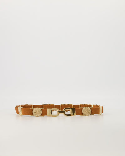 Riem Rory Cognac Goud, een elastische riem met goudkleurige plaatjes en gesp. De riem is one size en verkrijgbaar in verschillende kleuren: Goud, Cognac.

Een Inspired Trendy Riem, dé musthave accessoire!