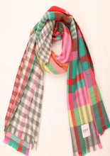 Load image into Gallery viewer, Multicolor Sjaal, een prachtige sjaal 200 Bright Pink in frisse kleuren van Moment Amsterdam met referentie 54.414-23. Afmeting sjaal is 180cmx70cm. Met deze sjaal blijf je lekker warm en maak jij jouw outfit helemaal compleet.
