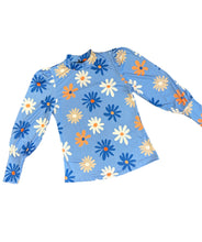 Load image into Gallery viewer, Blauwe Top Turtle van de Soft Collectie van Chastar. Een frisse en moderne top met bloemen van een zachte stof, in combinatie maten verkrijgbaar.
