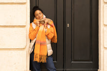 Load image into Gallery viewer, Oranje Sjaal, een prachtige sjaal van Moment Amsterdam referentie 53.312-23 in de kleur warm oranje met afmeting  180cmx35cm. Met deze sjaal blijf je lekker warm en maak jij jouw outfit compleet.
