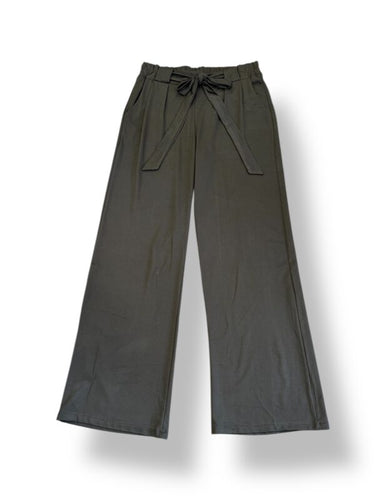 Zwarte Broek Kiki van Chastar is een super comfortabele, zachte en stijlvolle broek van tricot. Is gemakkelijk te combineren, biedt vele mogelijkheden.