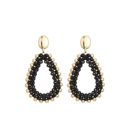 Zwarte Oorbellen Yara zijn prachtig vormgegeven in de vorm van een druppel, met sierlijke zwarte en gouden kraaltjes.