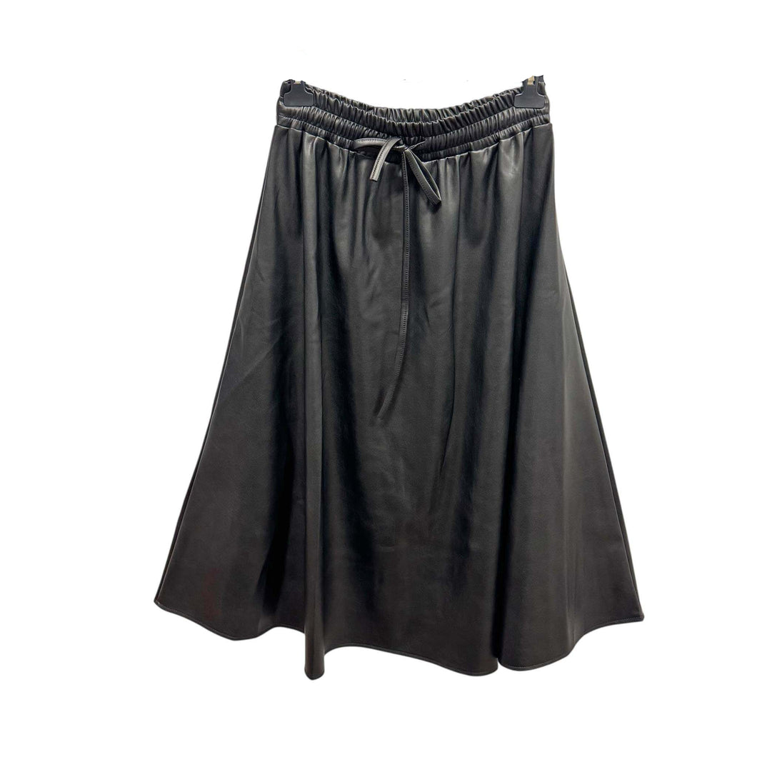 Trendy Imitatieleren Rok met Strik. Comfortabel, stijlvol en perfect voor elke look – van casual tot chic! Geef je outfit een stijlvolle upgrade met deze PU rok!