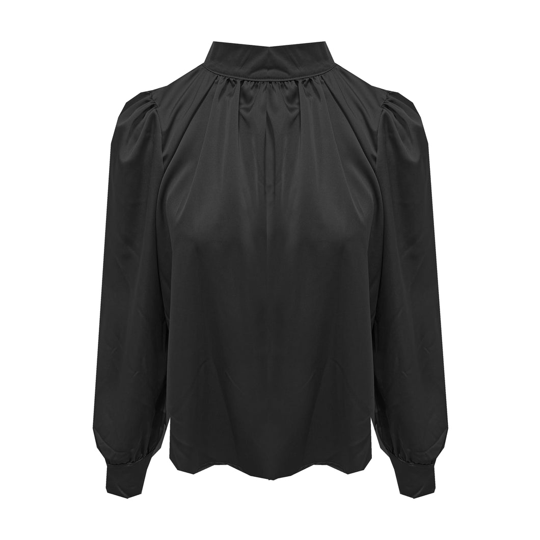 Zwarte Glanzende Satijnen Blouse met Pofschouders en Hoge Kraag.
Elegante blouse van glanzende satijnstof met vrouwelijke pofschouders, een chique hoge kraag en twee knoopjes in de nek. De soepelvallende stof geeft een luxe uitstraling en voelt zacht aan op de huid. Perfect te combineren met een rok of pantalon voor een stijlvolle kantoorlook of een feestelijke outfit.