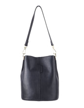 Afbeelding in Gallery-weergave laden, Stijlvolle en tijdloze bucket bag in elegant zwart, perfect voor dagelijks gebruik. Deze tas is vervaardigd van hoogwaardig, soepel leer met een subtiele structuur, wat zorgt voor een luxe uitstraling en een duurzame kwaliteit.
